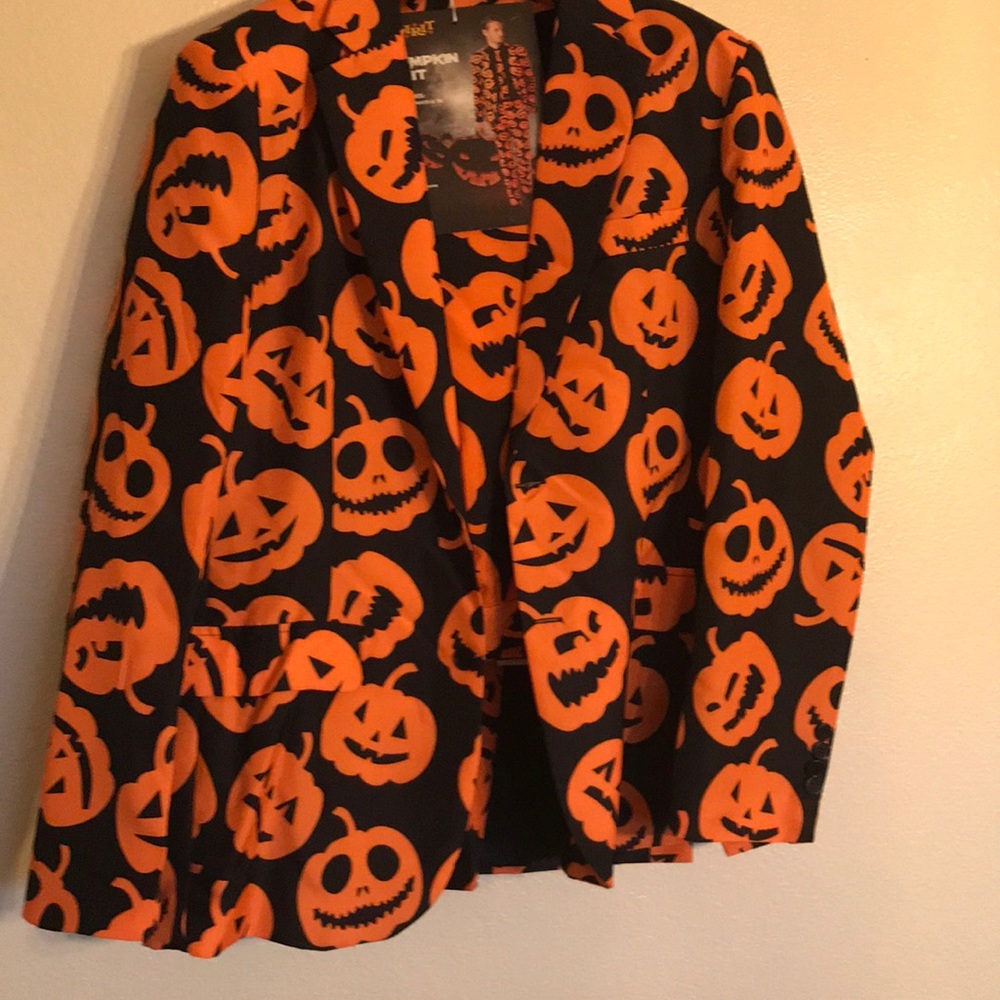 NWT David pumpkins suit
